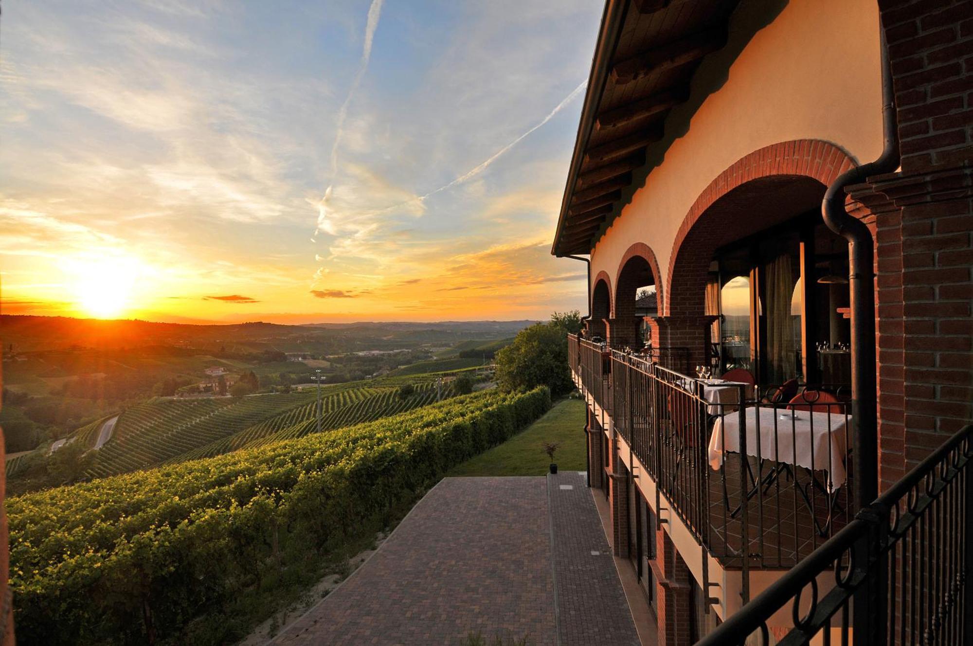 Tota Virginia Antico Podere Serralunga d'Alba Eksteriør bilde
